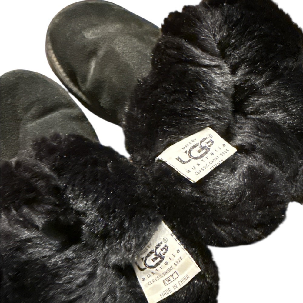 🛑 SOLD Classic Short ll UGG - Black Suede Boots - Picture 9 of 10
